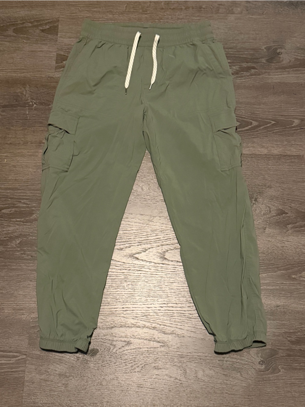 Vuori Olive Cargo Jogger Pants